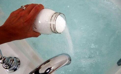 Bain de bicarbonate de soude pour agrandir le pénis.