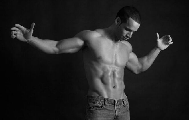 homme qui veut augmenter la taille du pénis